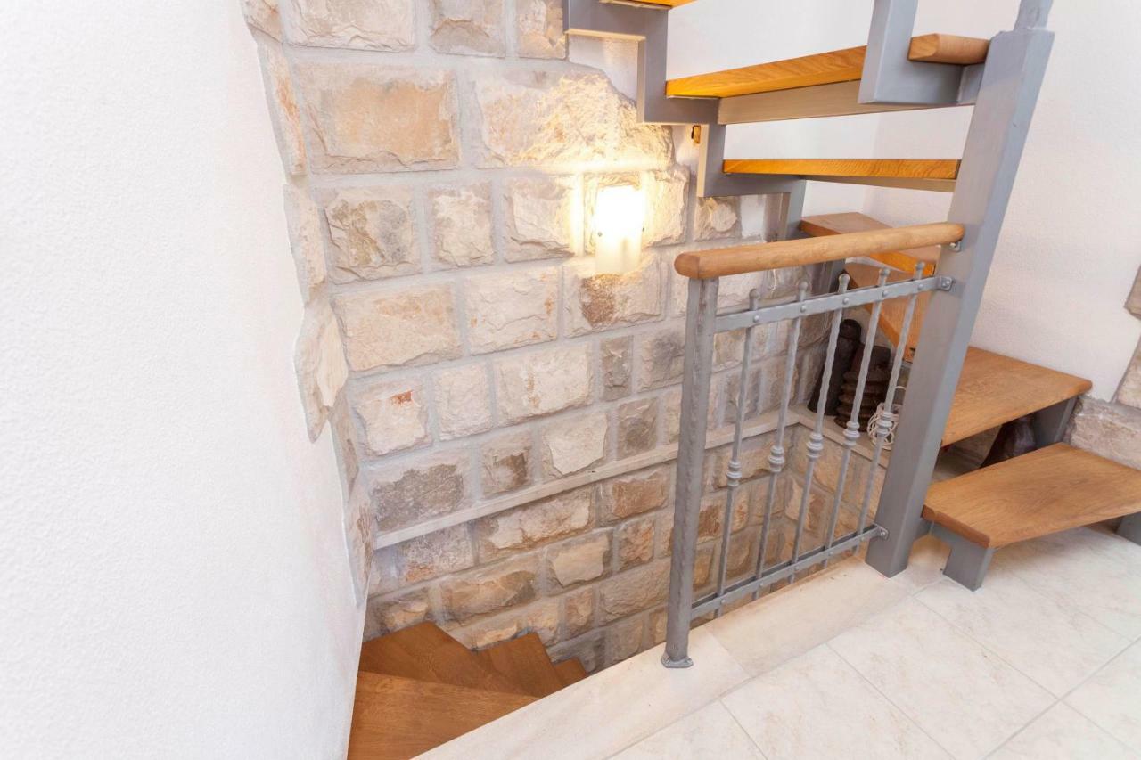 Holiday Home Lavanda Grubisic Tučepi エクステリア 写真