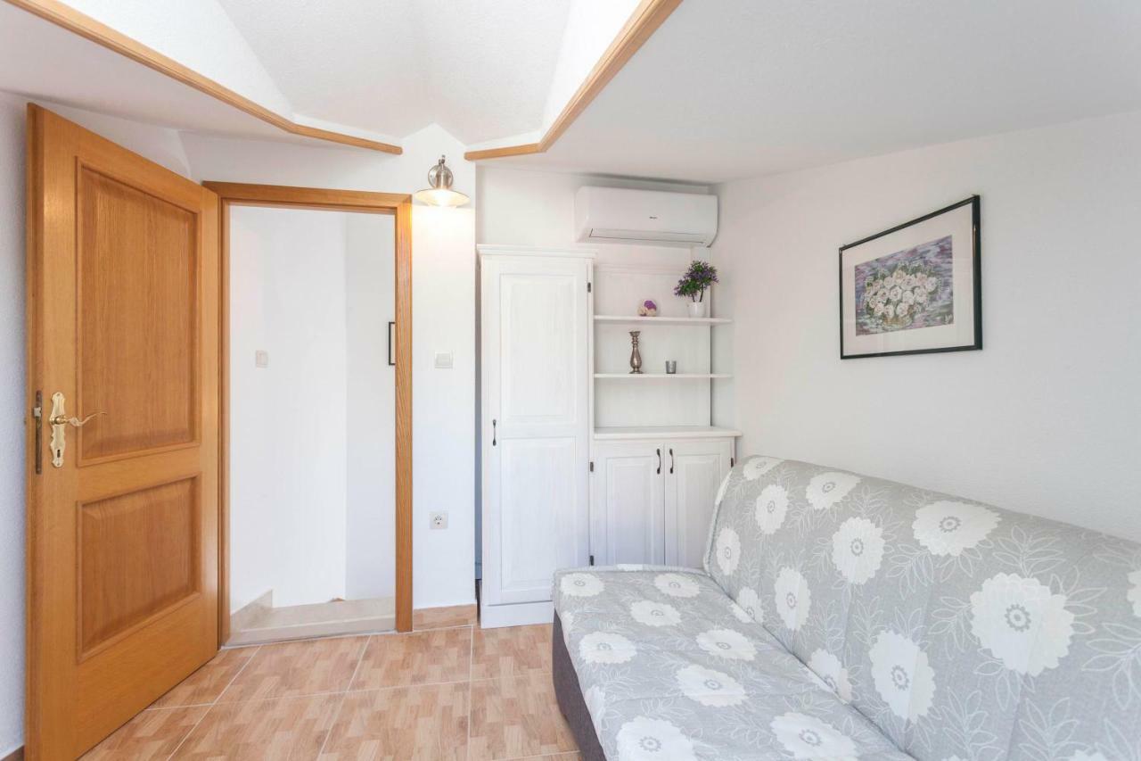 Holiday Home Lavanda Grubisic Tučepi エクステリア 写真